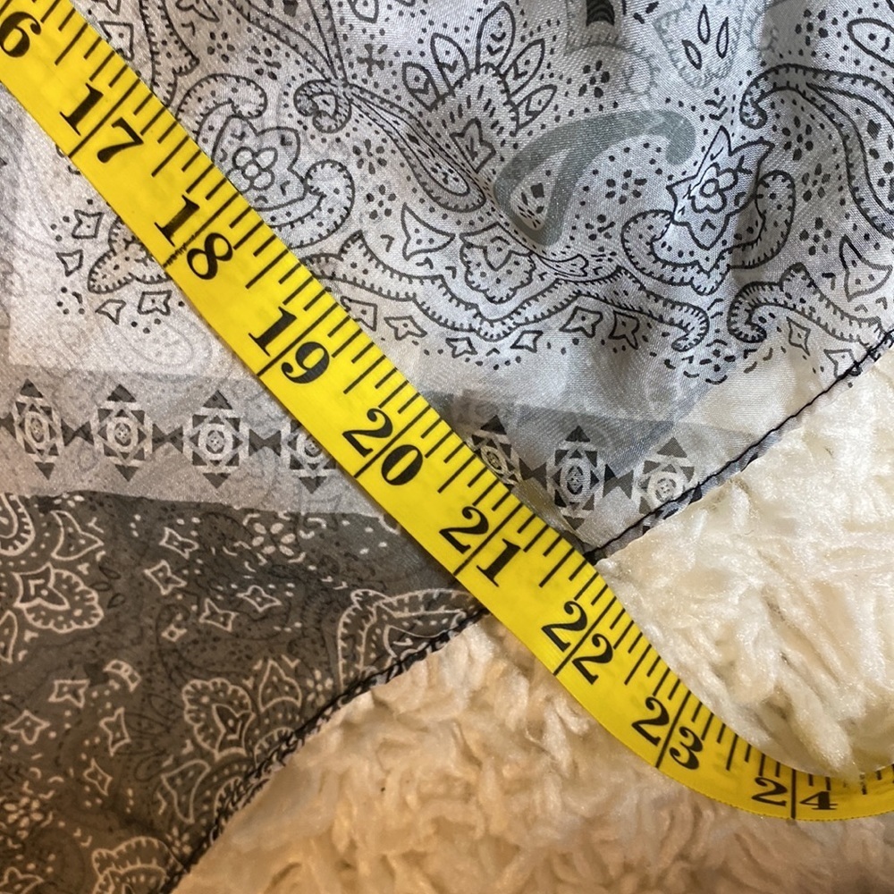 BLACK & WHITE PAISLEY SUMMER INFINITY SCARF -  GUC - Picture 3 of 5